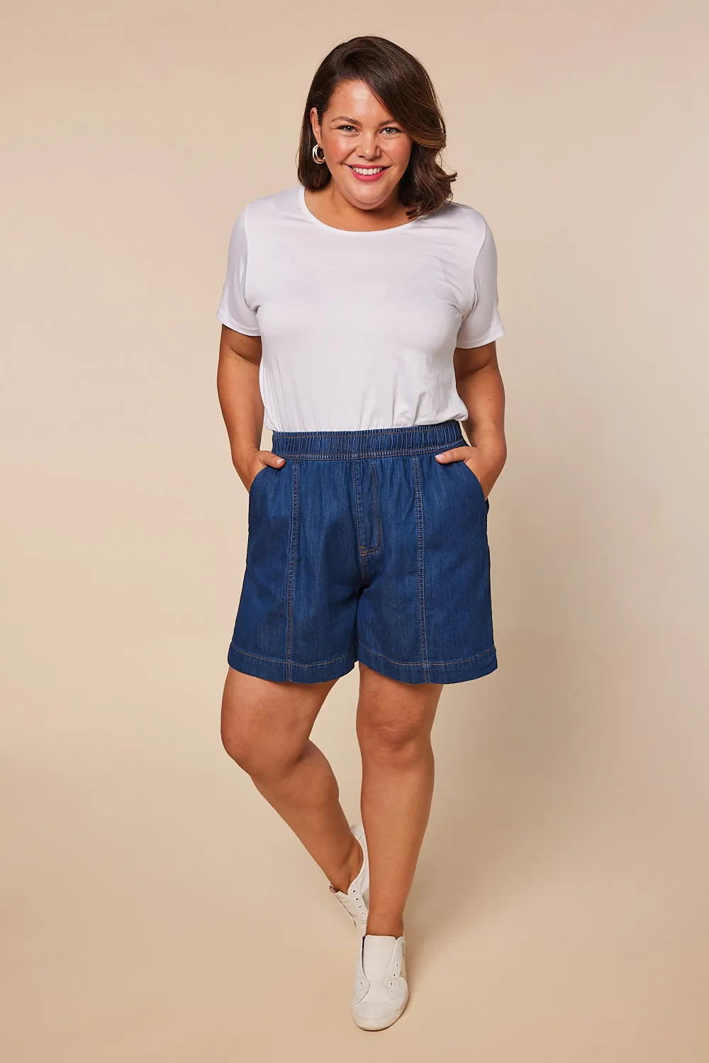 Ali Tencel Shorts in Mid Wash