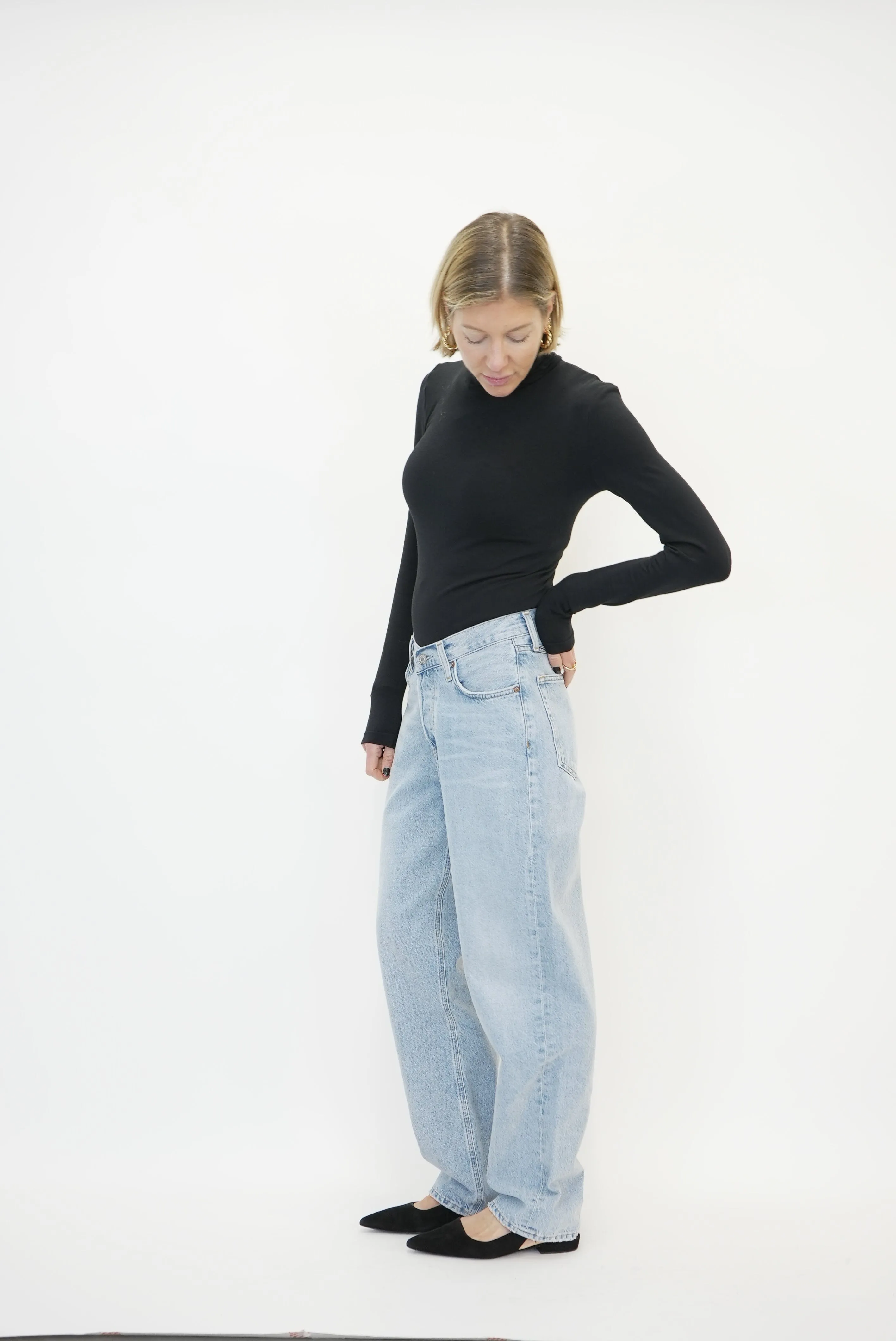 V WAIST BAGGY JEANS IN PREVAIL